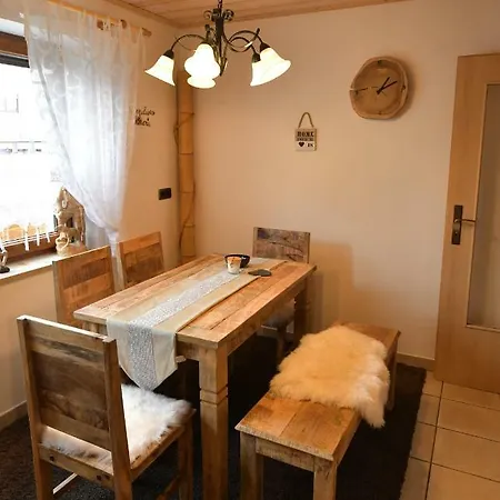 Eisler Apartment *